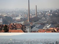 Ciglana Črnomerec, sa i bez dimnjaka  Na vrhuncu proizvodnje opeke tvornica je imala pet dimnjaka, vlastitu željeznicu i suvremene peći. Posljednja dva dimnjaka su srušeni zbog oštećenja nakon petrinjskog potresa, u veljači 2021. godine.